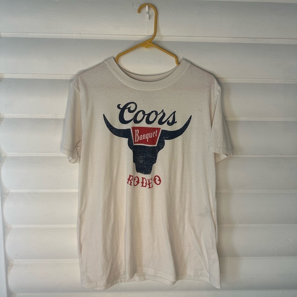 Vintage-Inspired Coors Banquet Rodeo Tee – Distressed Bull Graphic, Size M